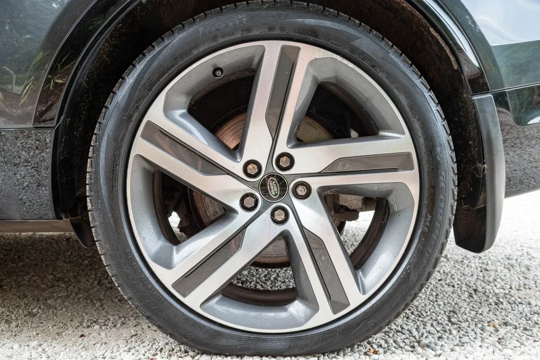 2017 Land Rover Discovery 5th Gen - Image 12 of 30