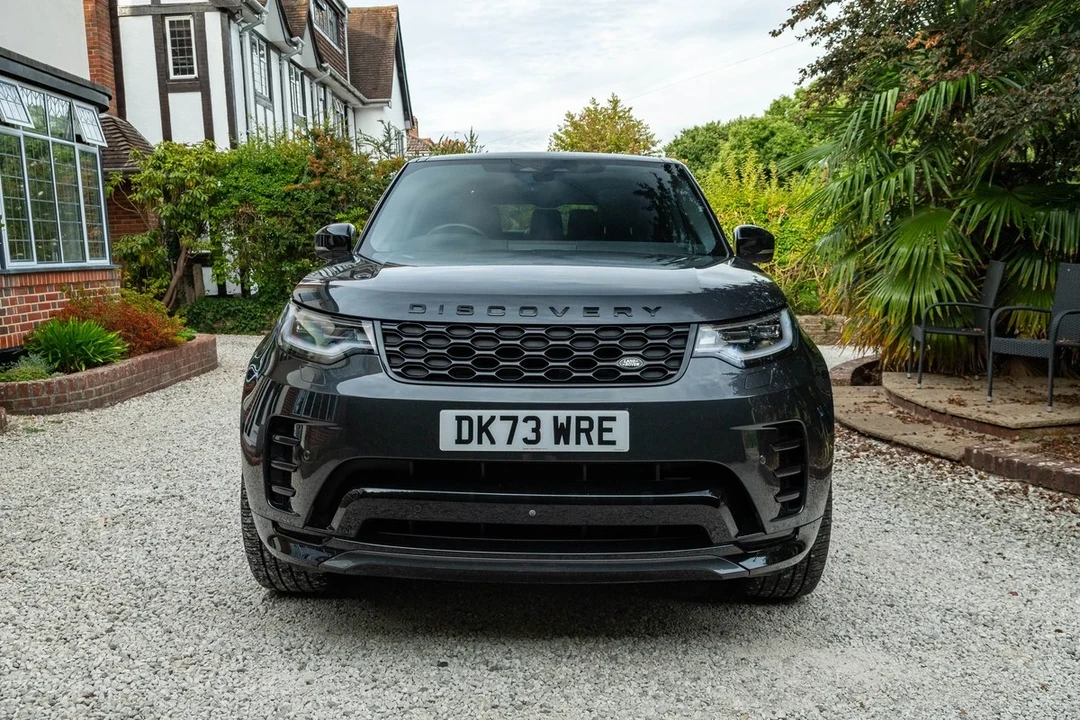 2017 Land Rover Discovery 5th Gen - Image 4 of 30