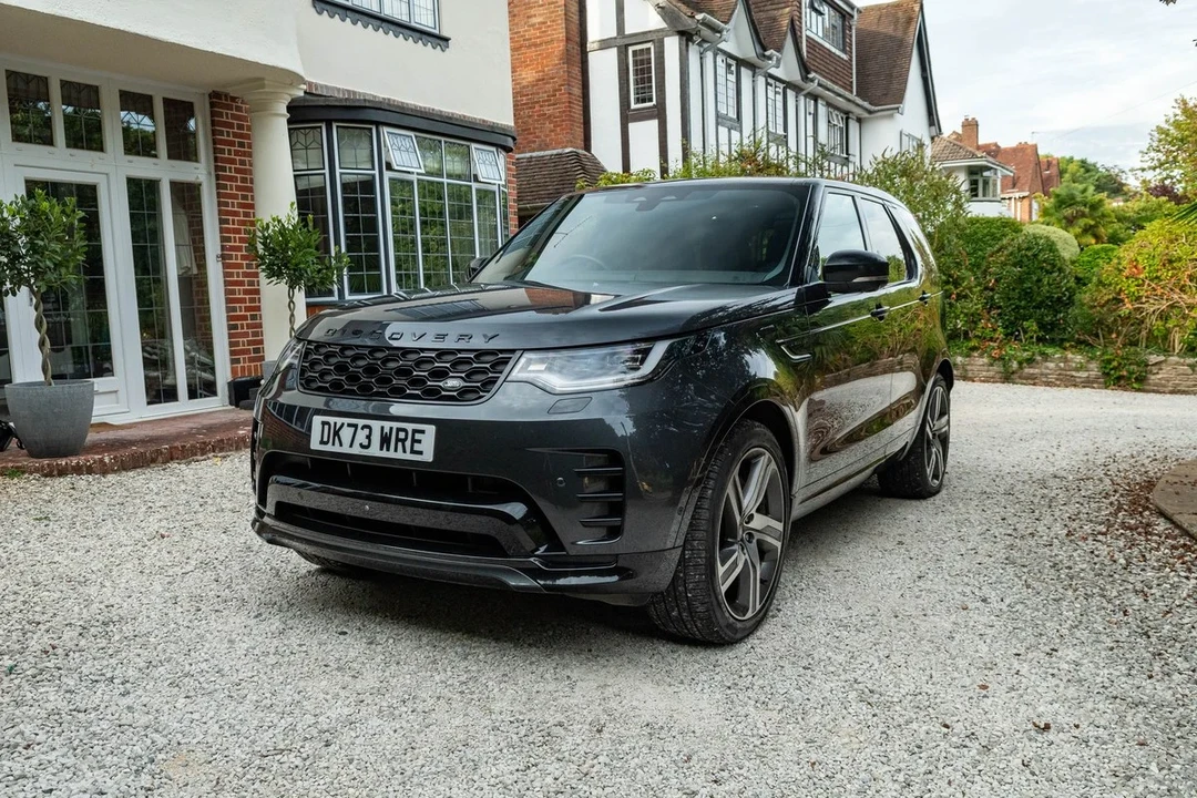 2017 Land Rover Discovery 5th Gen - Image 5 of 30