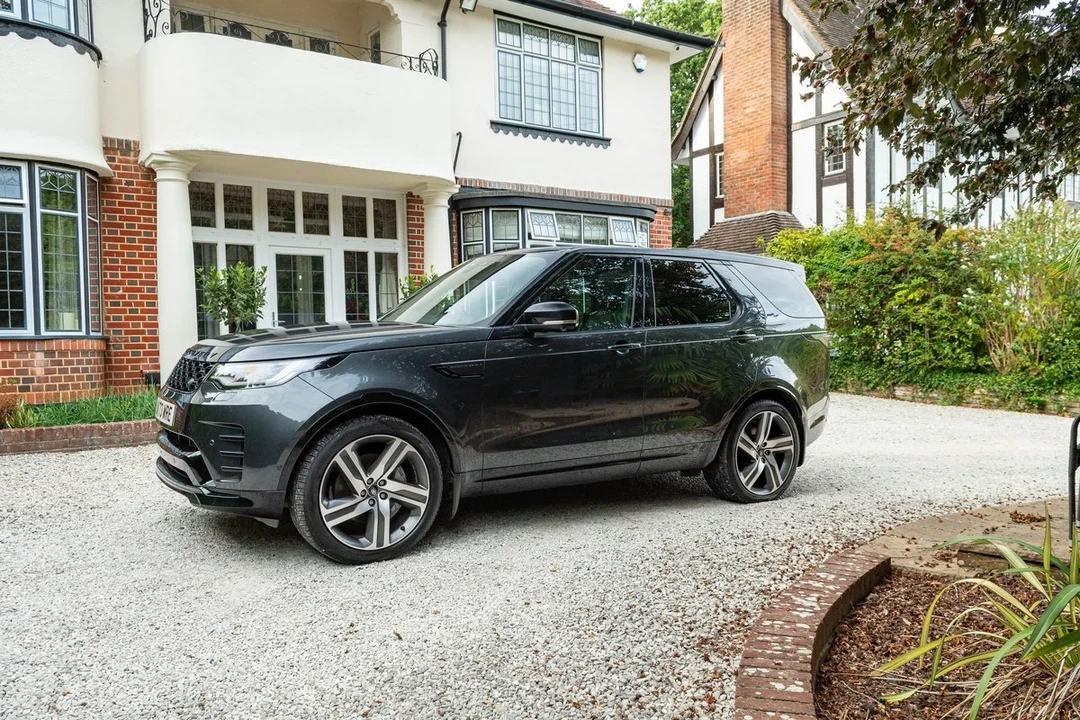 2017 Land Rover Discovery 5th Gen - Image 6 of 30