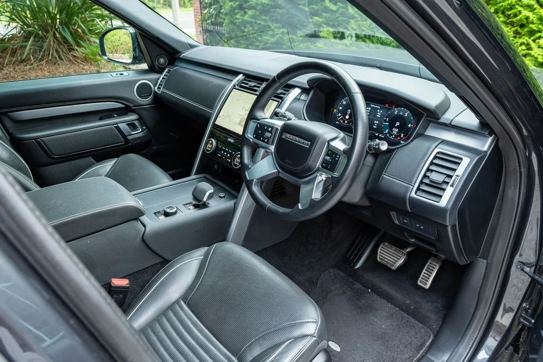 2017 Land Rover Discovery 5th Gen - Image 15 of 30