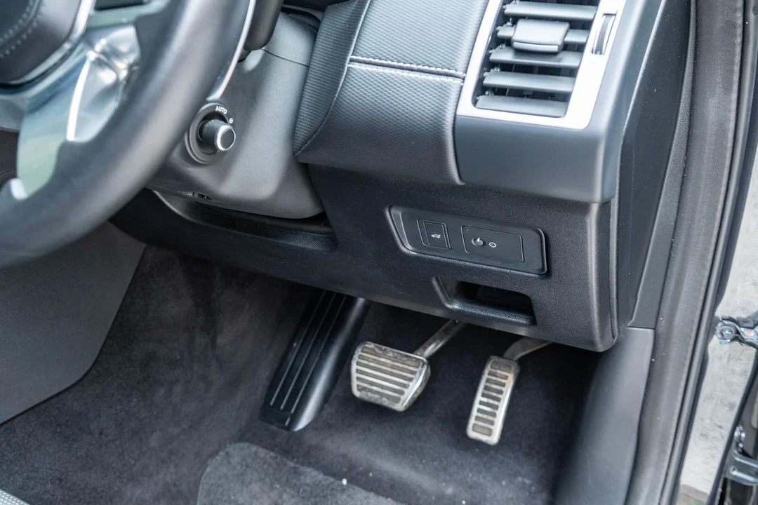 2017 Land Rover Discovery 5th Gen - Image 19 of 30