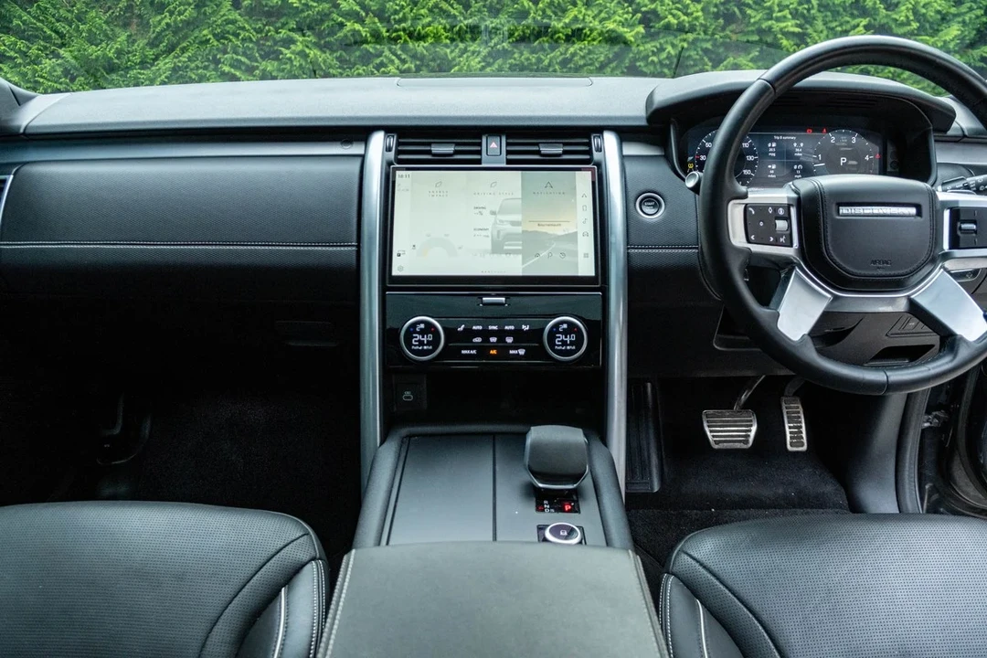 2017 Land Rover Discovery 5th Gen - Image 23 of 30