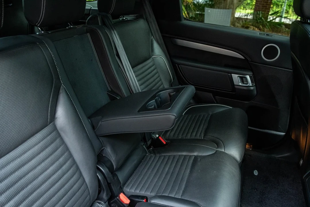 2017 Land Rover Discovery 5th Gen - Image 24 of 30