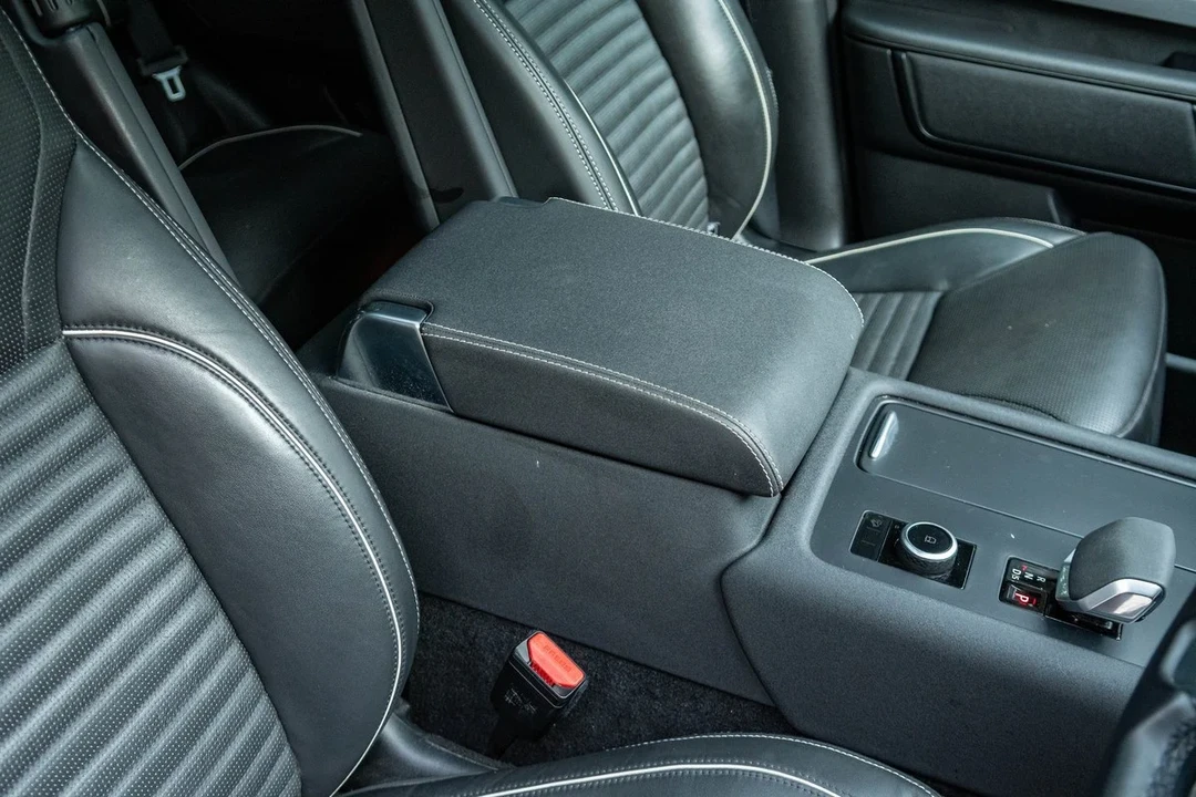 2017 Land Rover Discovery 5th Gen - Image 27 of 30