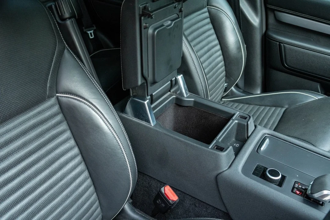 2017 Land Rover Discovery 5th Gen - Image 29 of 30