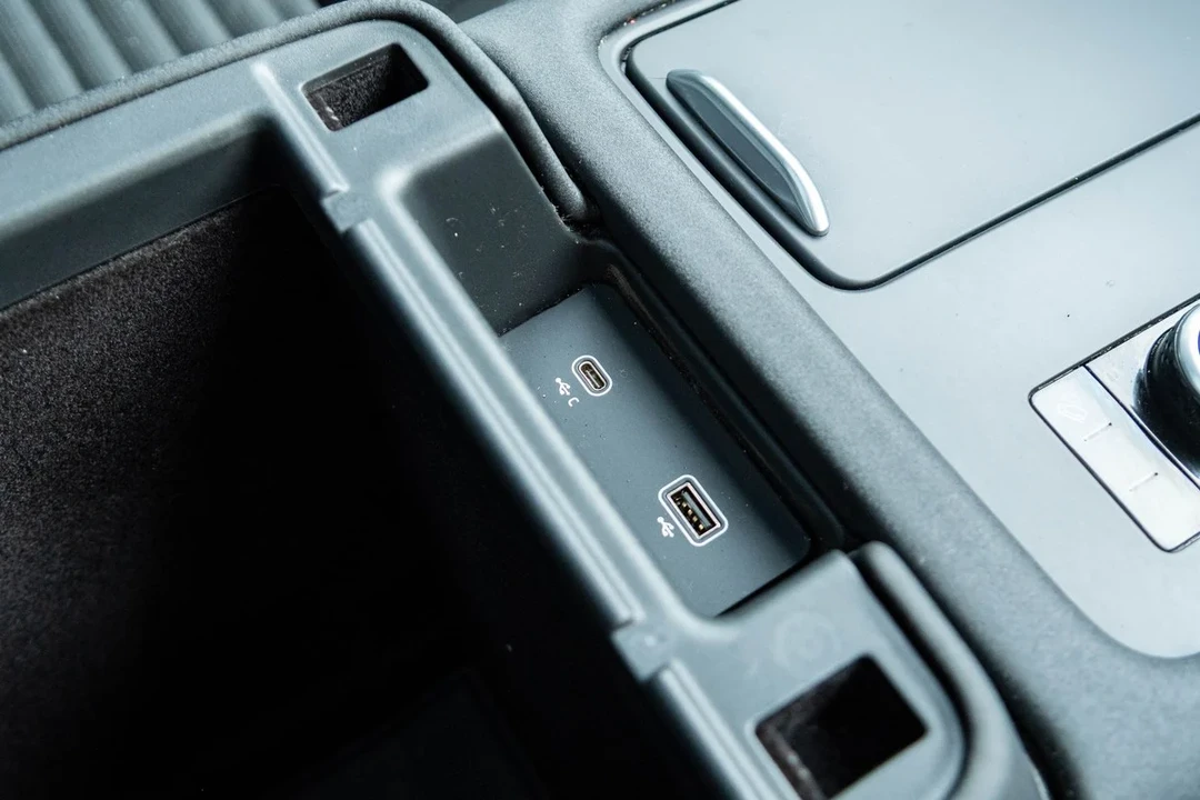 2017 Land Rover Discovery 5th Gen - Image 30 of 30