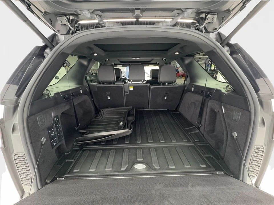 2023 Land Rover Discovery 5th Gen - Image 16 of 21