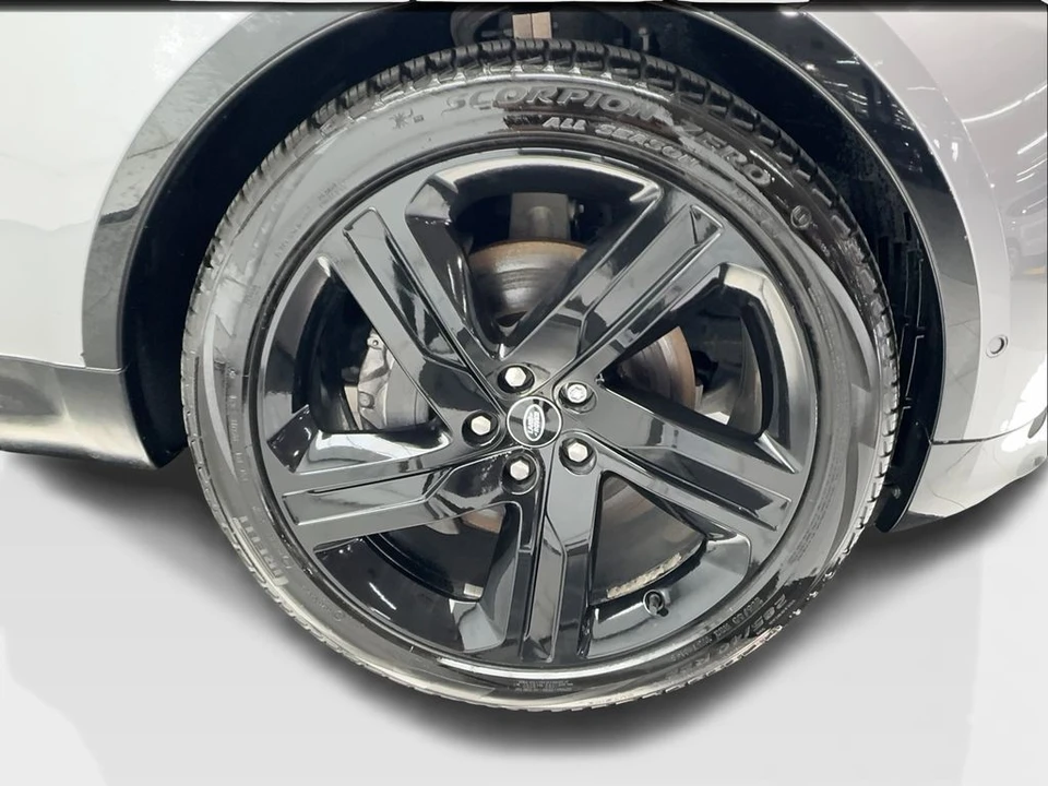 2023 Land Rover Discovery 5th Gen - Image 13 of 21