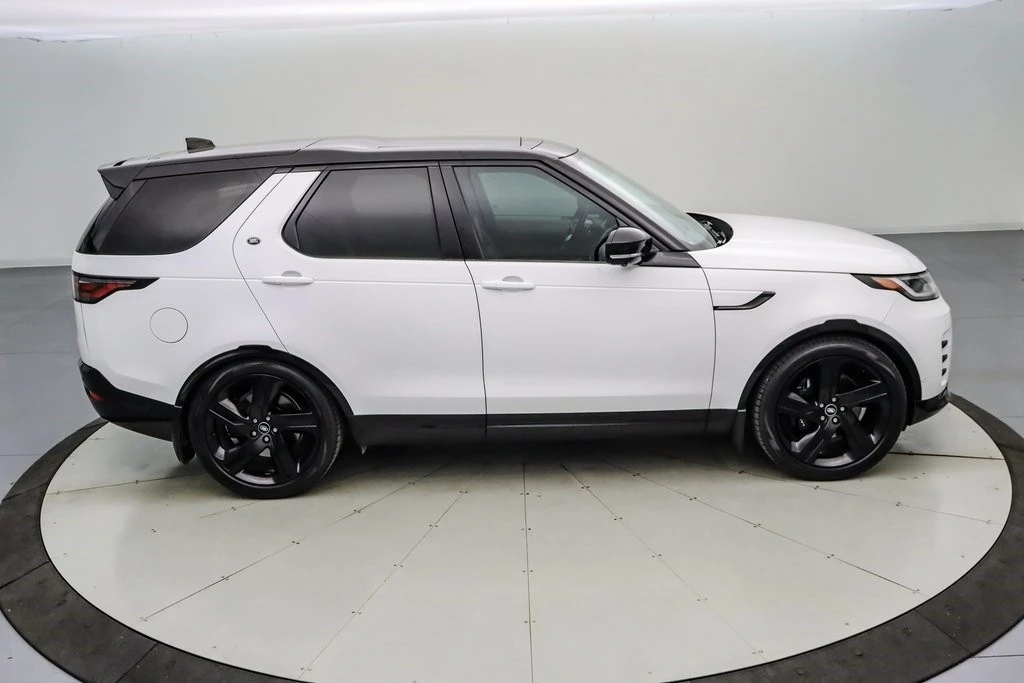 2023 Land Rover Discovery 5th Gen - Image 4 of 21
