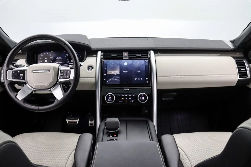 2023 Land Rover Discovery 5th Gen - Image 15 of 21