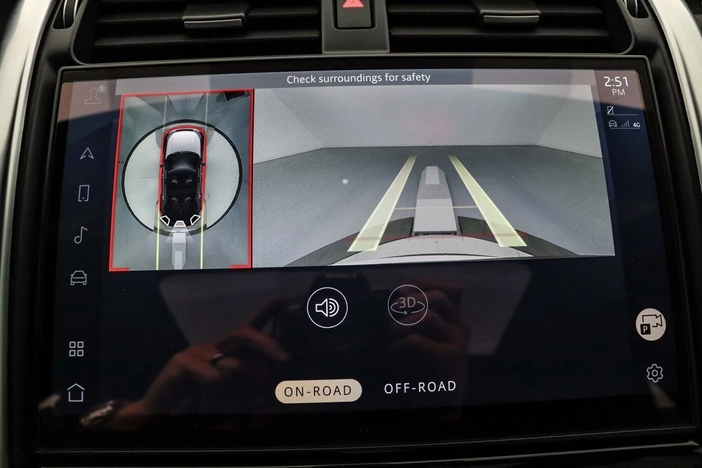 2023 Land Rover Discovery 5th Gen - Image 17 of 21