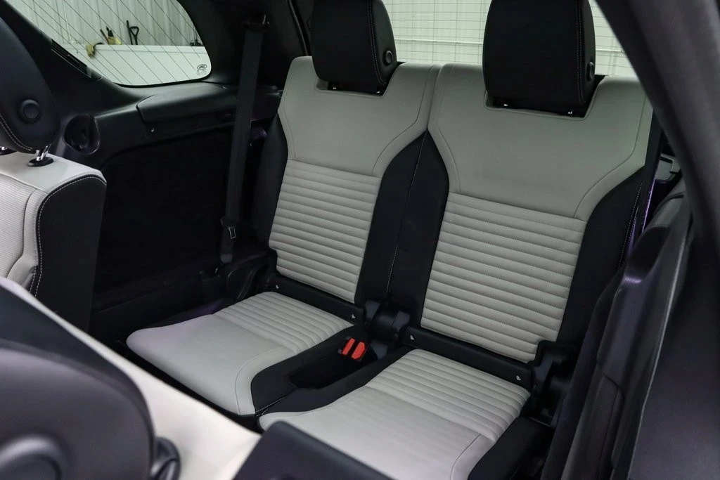 2023 Land Rover Discovery 5th Gen - Image 21 of 21