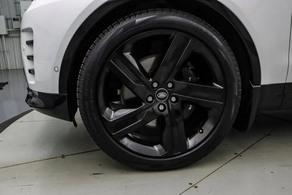 2023 Land Rover Discovery 5th Gen - Image 11 of 21