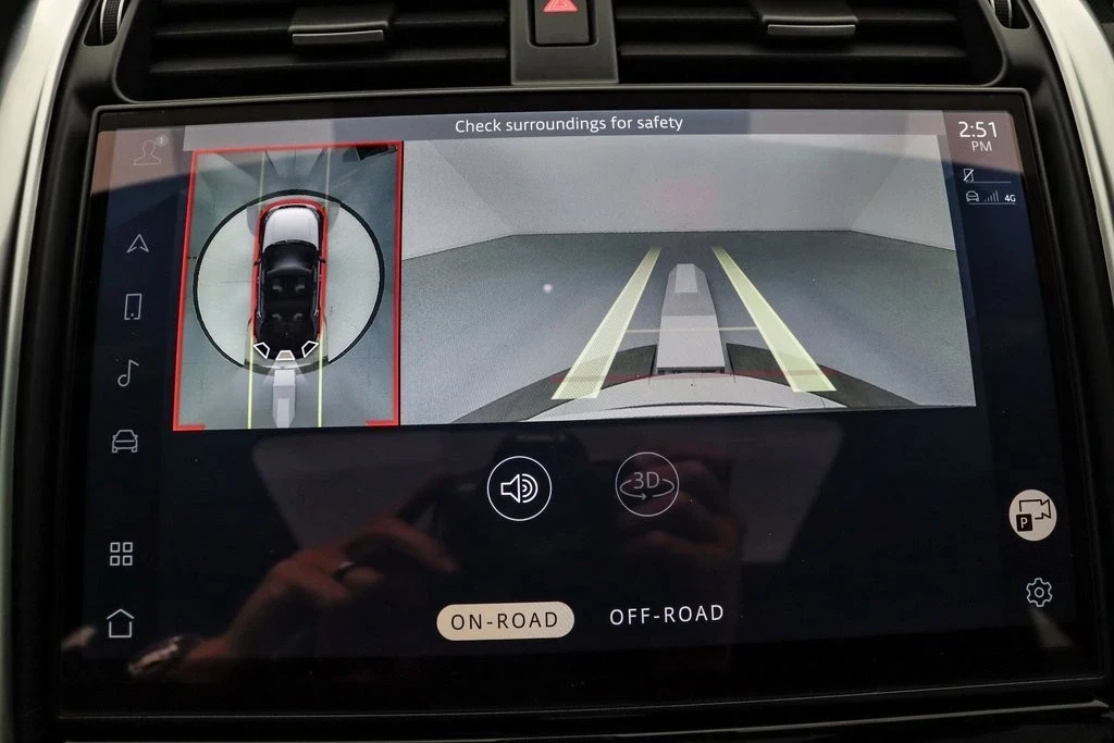 2023 Land Rover Discovery 5th Gen - Image 17 of 21