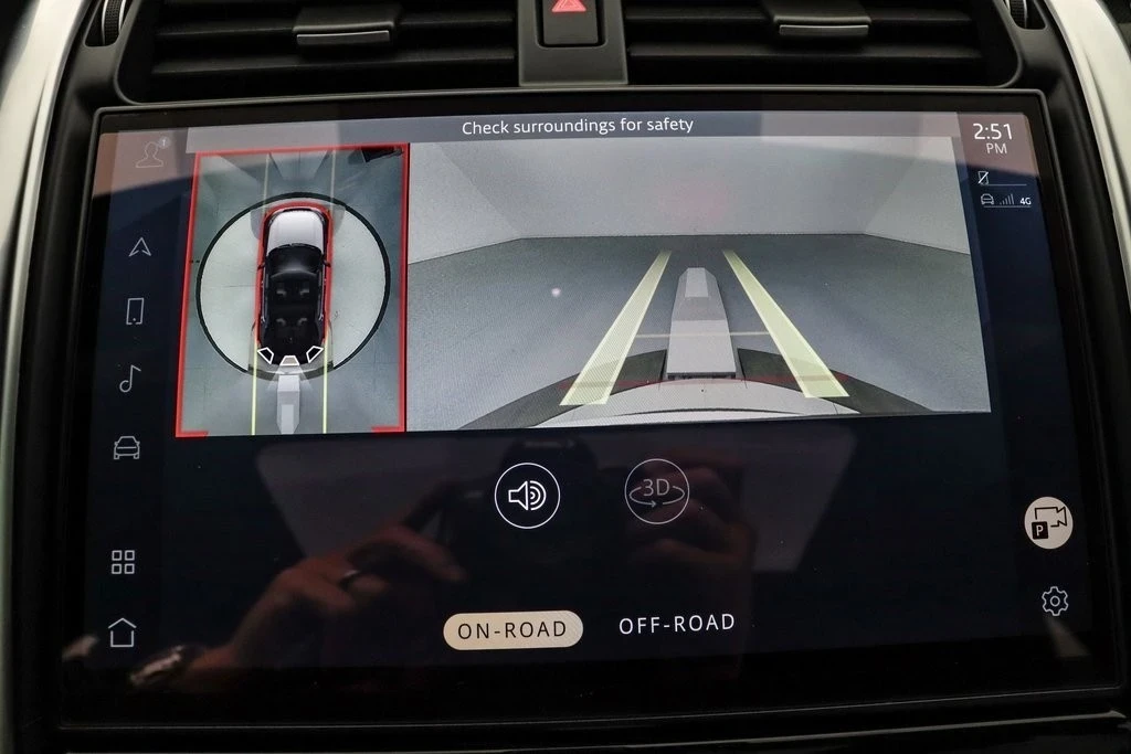 2023 Land Rover Discovery 5th Gen - Image 17 of 21