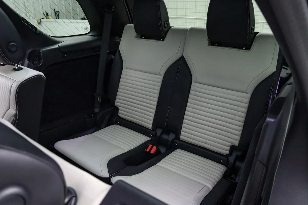 2023 Land Rover Discovery 5th Gen - Image 21 of 21