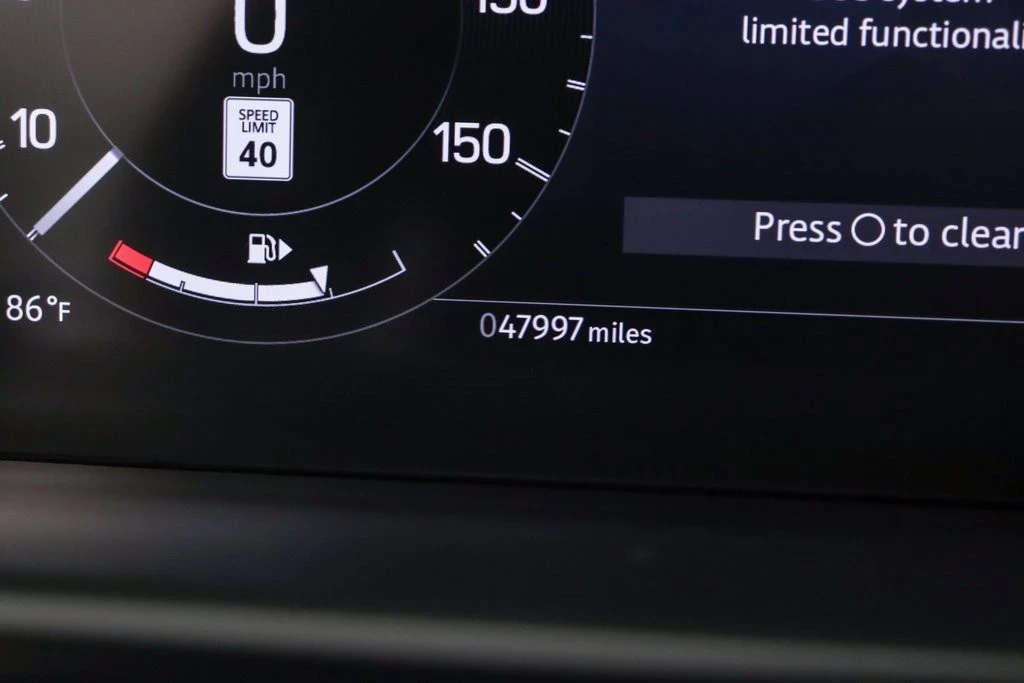 2023 Land Rover Discovery 5th Gen - Image 19 of 21