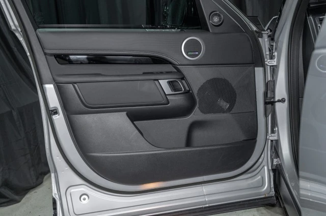 2023 Land Rover Discovery 5th Gen - Image 9 of 12