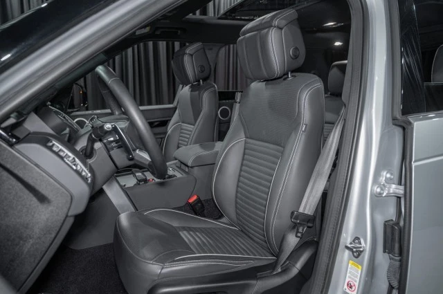 2023 Land Rover Discovery 5th Gen - Image 10 of 12