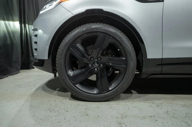 2023 Land Rover Discovery 5th Gen - Image 7 of 12
