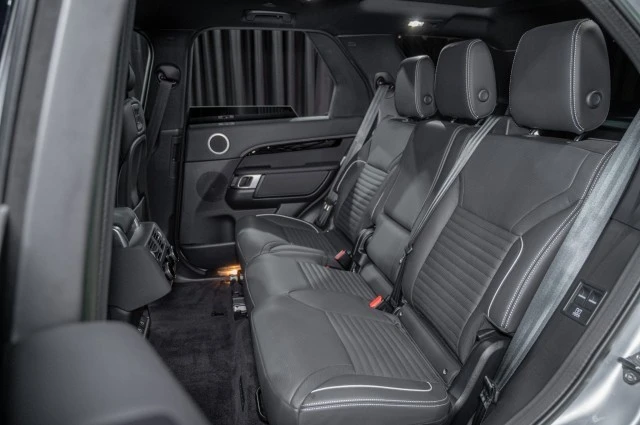 2023 Land Rover Discovery 5th Gen - Image 11 of 12