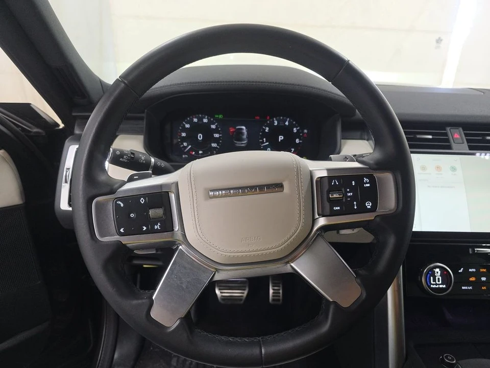 2023 Land Rover Discovery 5th Gen - Image 8 of 10