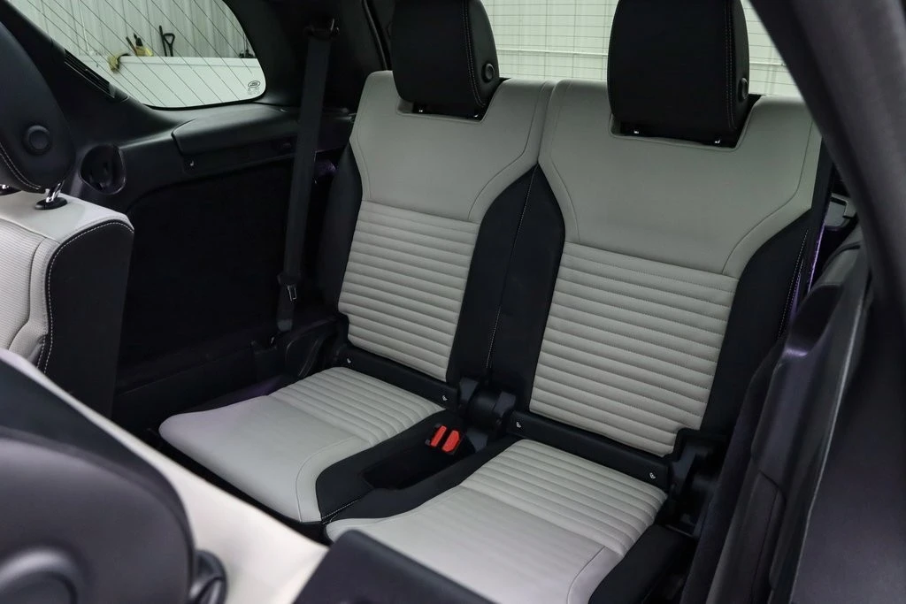 2023 Land Rover Discovery 5th Gen - Image 21 of 21