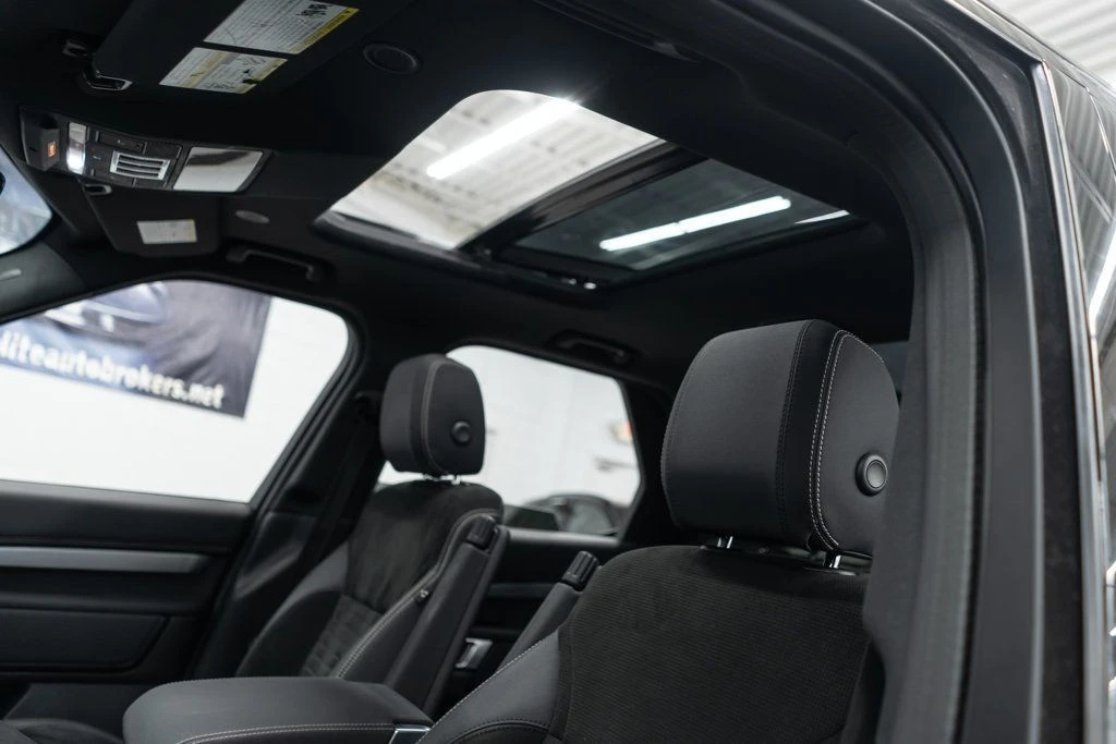 2023 Land Rover Discovery 5th Gen - Image 8 of 12