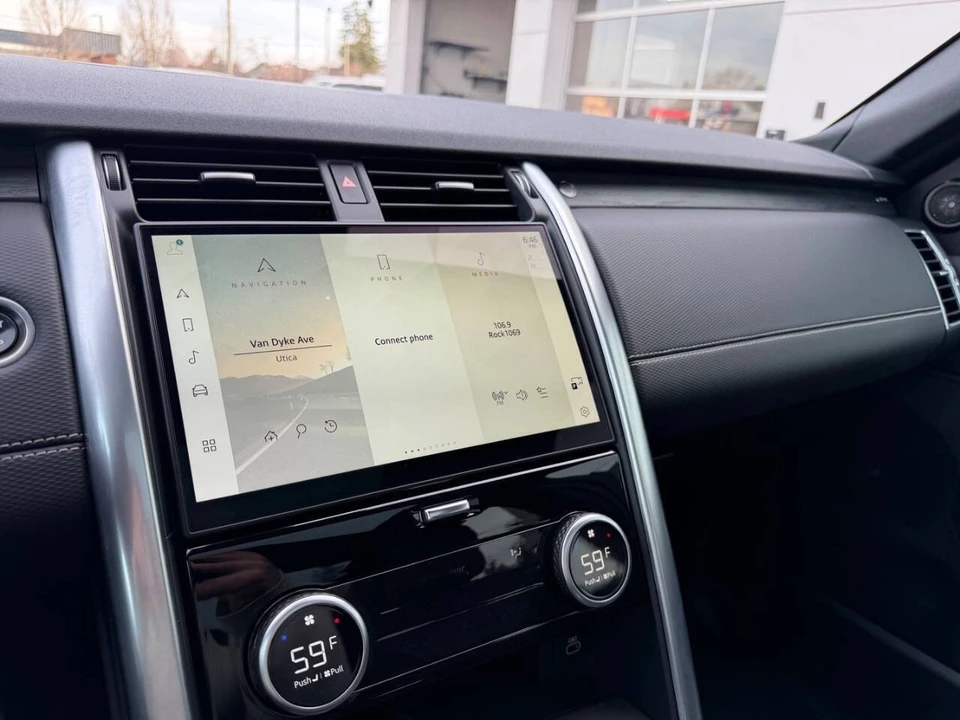 2023 Land Rover Discovery 5th Gen - Image 19 of 21