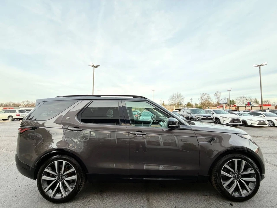 2023 Land Rover Discovery 5th Gen - Image 5 of 21