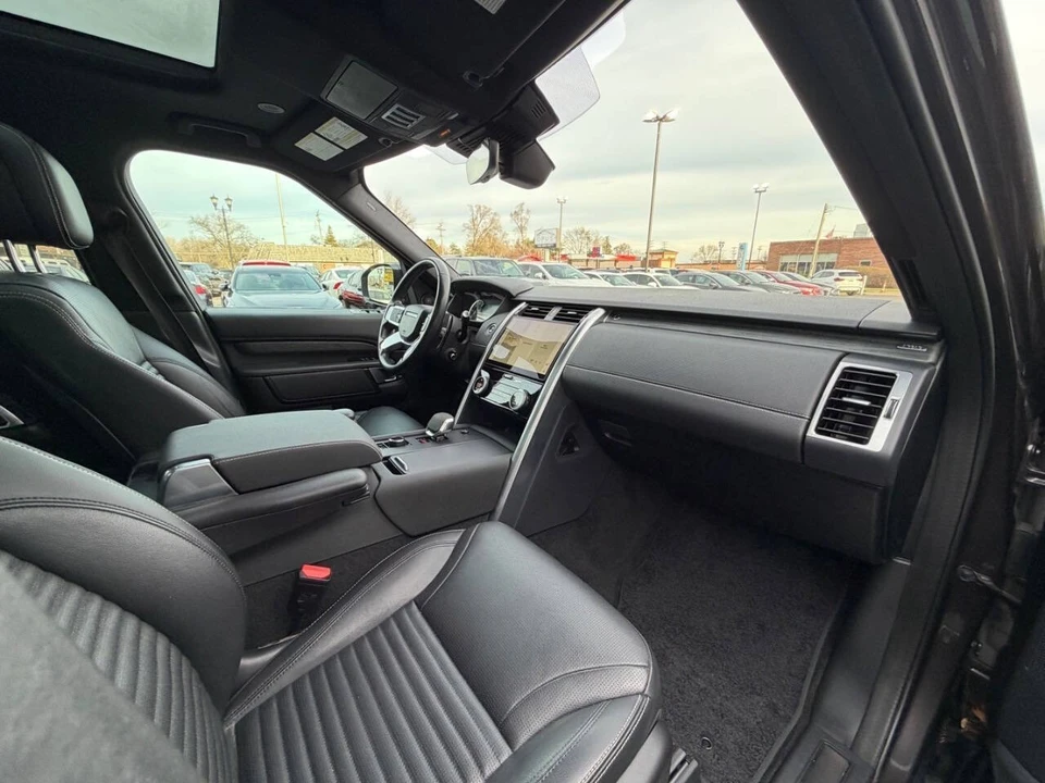 2023 Land Rover Discovery 5th Gen - Image 15 of 21