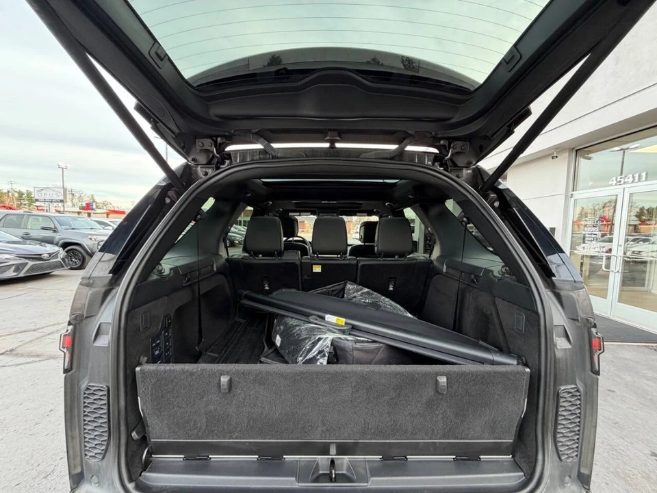 2023 Land Rover Discovery 5th Gen - Image 12 of 21