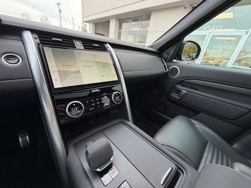 2023 Land Rover Discovery 5th Gen - Image 17 of 21