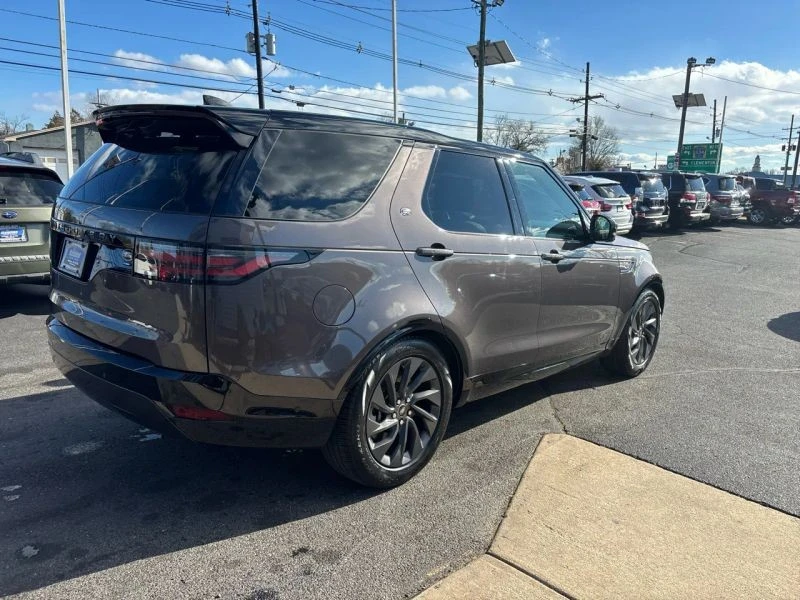 2023 Land Rover Discovery 5th Gen - Image 9 of 12