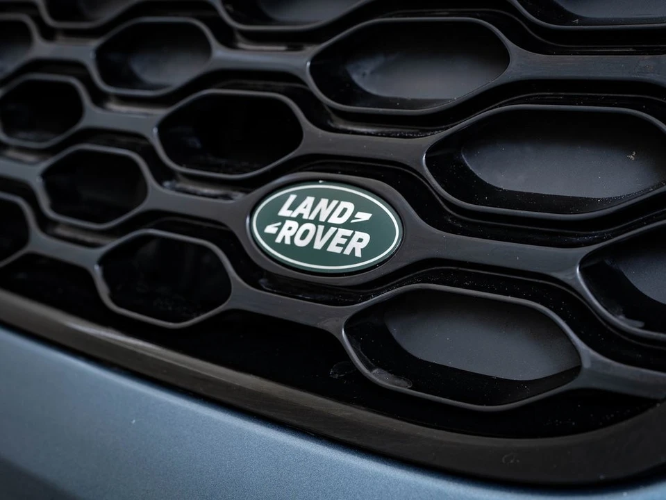 2023 Land Rover Discovery 5th Gen - Image 9 of 21