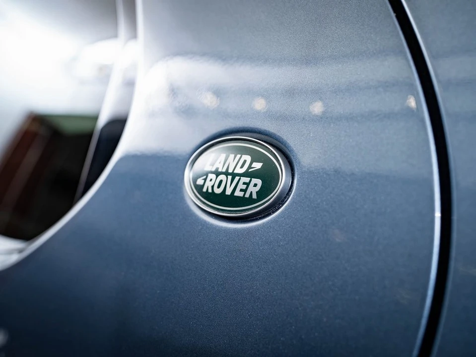2023 Land Rover Discovery 5th Gen - Image 21 of 21