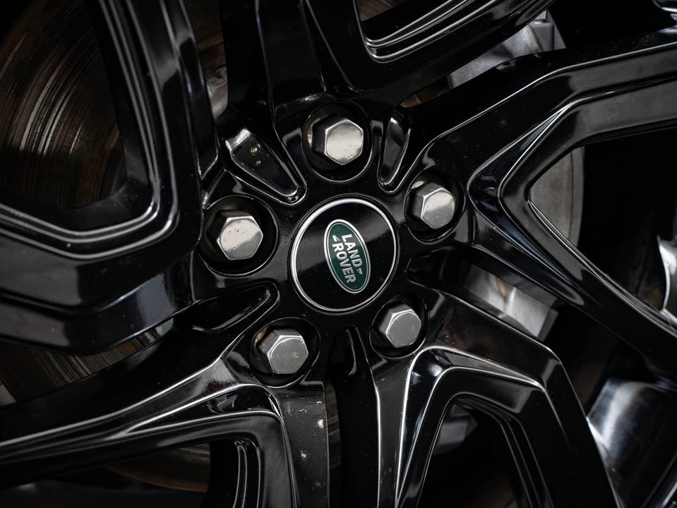2023 Land Rover Discovery 5th Gen - Image 8 of 21