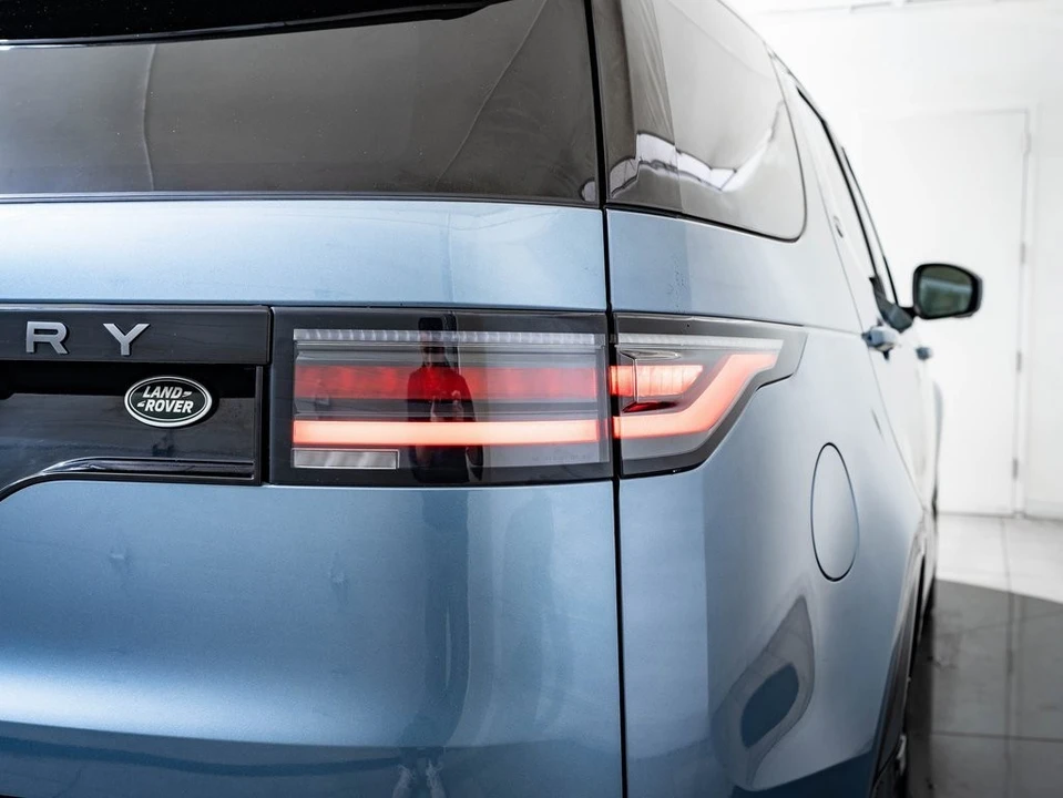 2023 Land Rover Discovery 5th Gen - Image 19 of 21