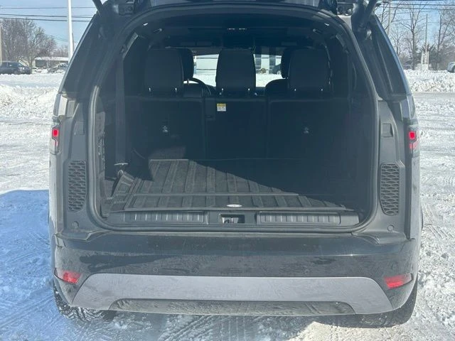 2023 Land Rover Discovery 5th Gen - Image 7 of 12