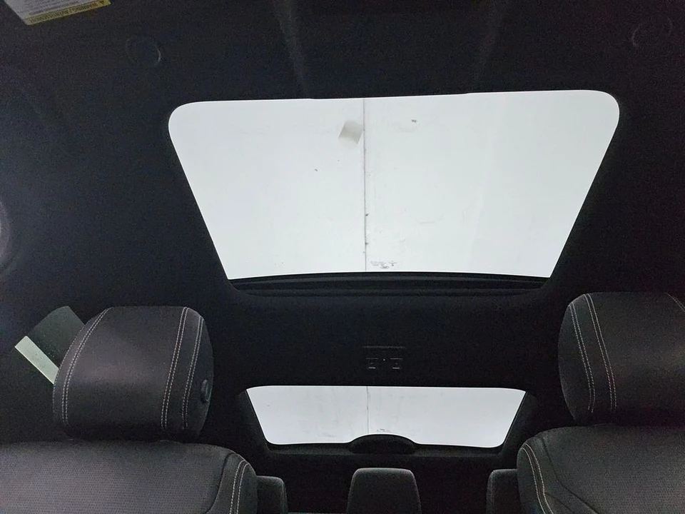 2023 Land Rover Discovery 5th Gen - Image 3 of 12