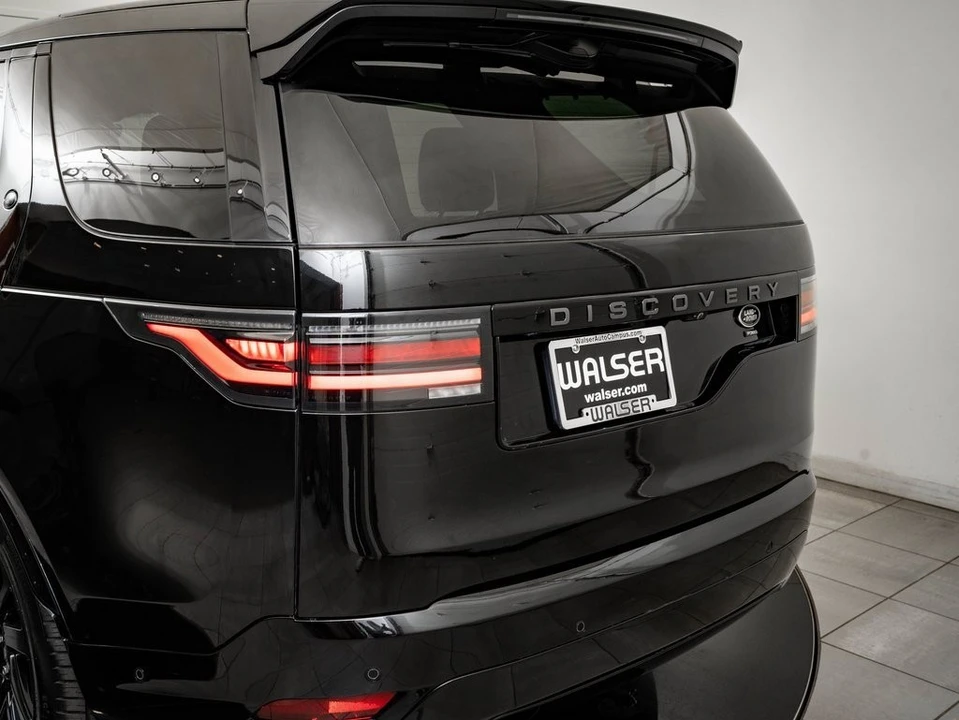 2023 Land Rover Discovery 5th Gen - Image 19 of 21