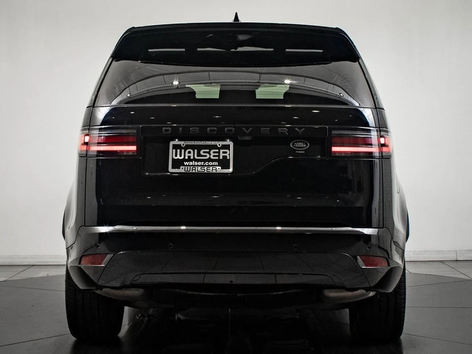 2023 Land Rover Discovery 5th Gen - Image 7 of 21