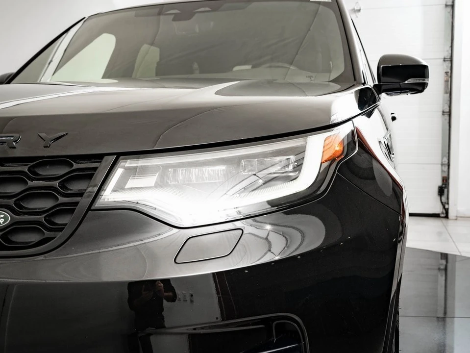 2023 Land Rover Discovery 5th Gen - Image 15 of 21