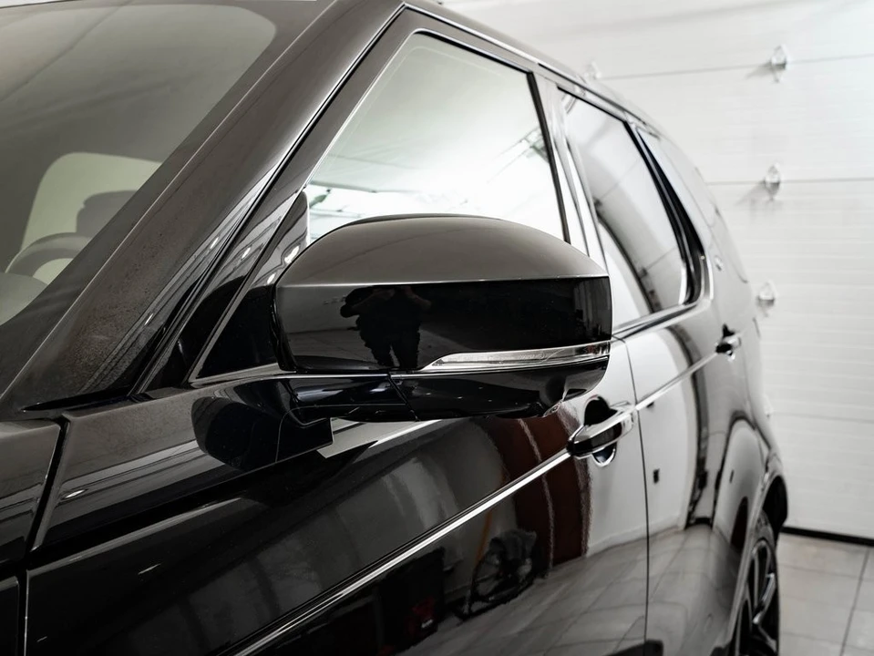 2023 Land Rover Discovery 5th Gen - Image 17 of 21