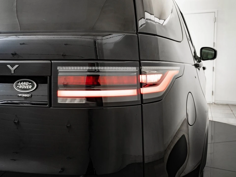 2023 Land Rover Discovery 5th Gen - Image 9 of 21
