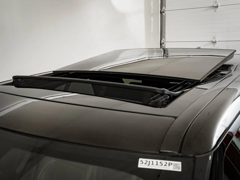 2023 Land Rover Discovery 5th Gen - Image 14 of 21