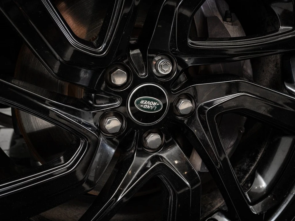 2023 Land Rover Discovery 5th Gen - Image 8 of 21