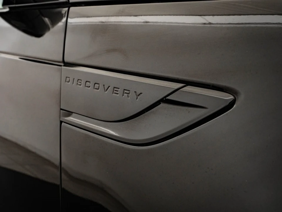 2023 Land Rover Discovery 5th Gen - Image 20 of 21