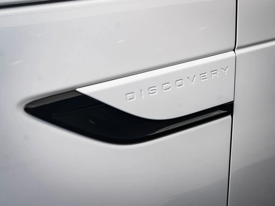 2023 Land Rover Discovery 5th Gen - Image 9 of 21